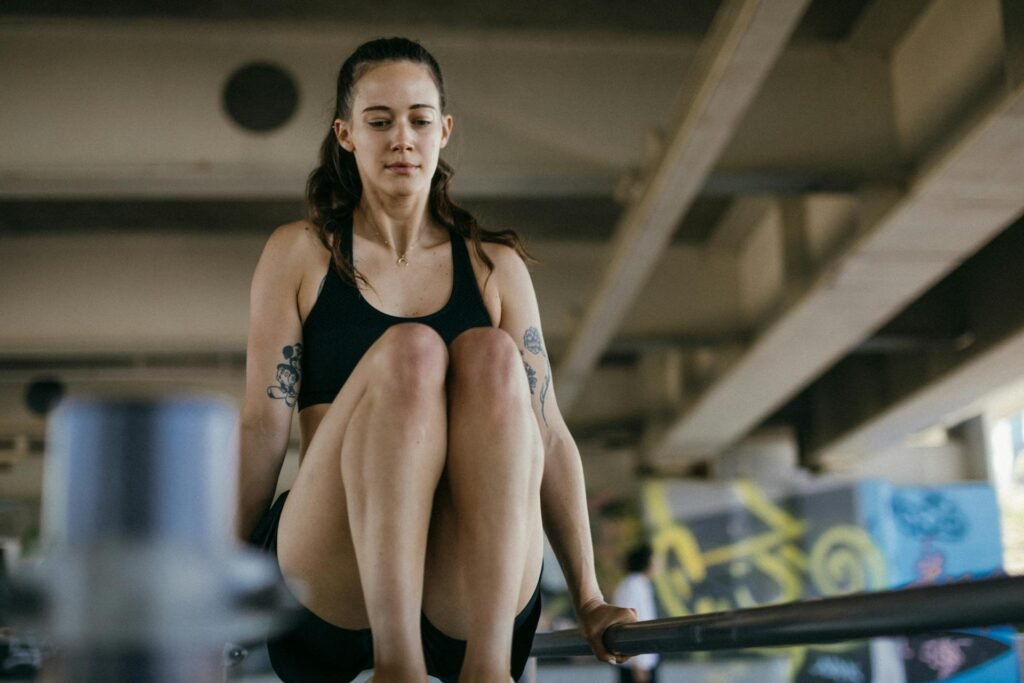 El Barre es un programa de entrenamiento estructurado que combina elementos técnicos del ballet clásico, el control del pilates y la respiración del yoga.